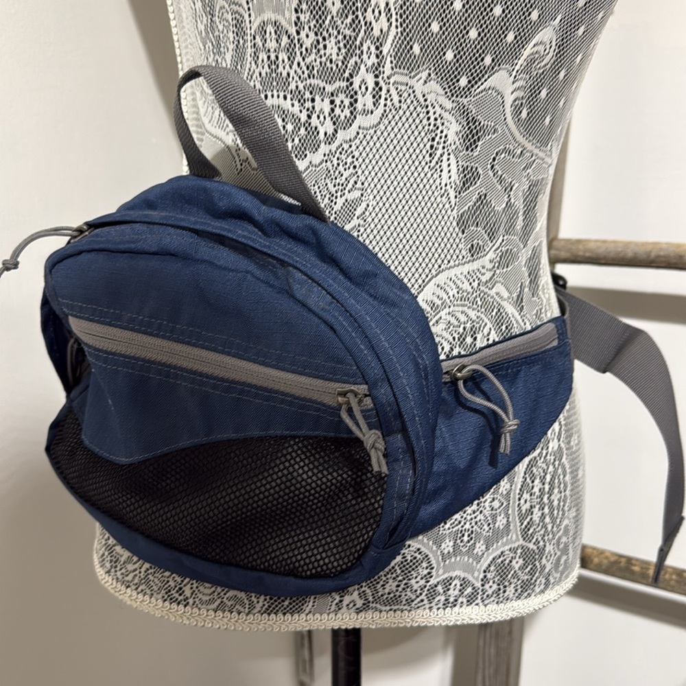 Eddie Bauer blue belt Bag